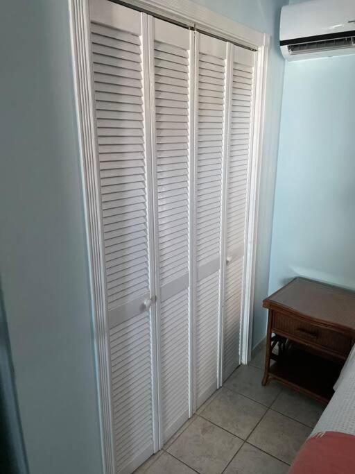 Beautiful Villa Just Steps Away From The Beach! George Town Luaran gambar